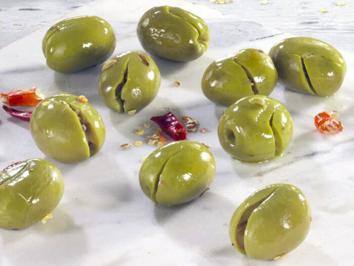 Olive verdi schiacciate